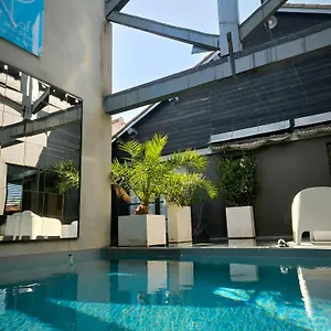 Be Loft Pool & Couette-café